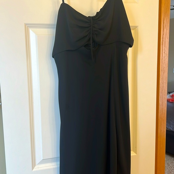 Formal dress - Picture 1 of 4
